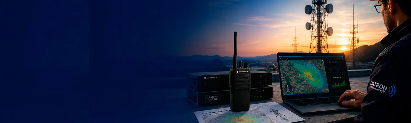 Equipe Datron utilizando rádios comunicadores em operação